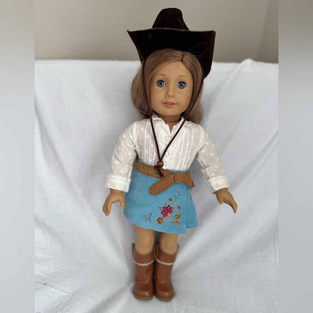 American Girl Doll Nicki Fleming of the Year 2007 in her original outfit